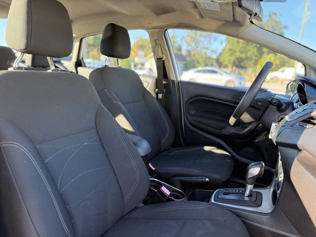 Used 2017 Ford Fiesta SE FWD image 24