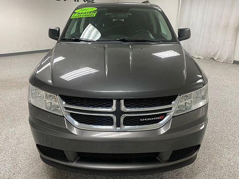 Used 2017 Dodge Journey SE w/ Flexible Seating Group image 2