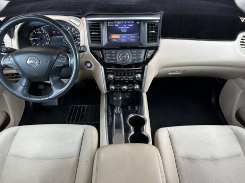 Used 2018 Nissan Pathfinder SV w/ SV Tech Package FWD image 9