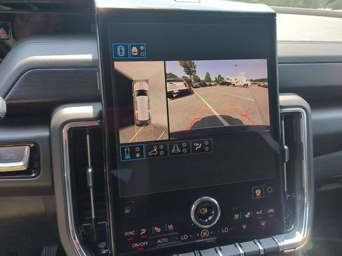 Used 2026 GMC Yukon Denali AWD/4WD image 15