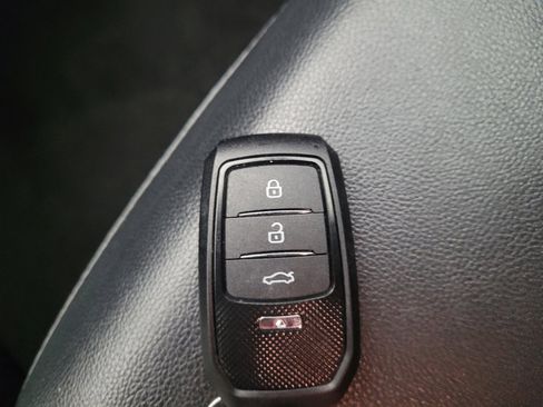 Used 2019 Toyota Corolla XLE image 32