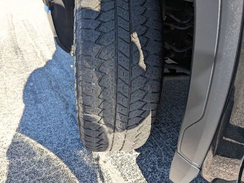 Used 2024 GMC Sierra 1500 SLT w/ SLT Premium Plus Package image 32