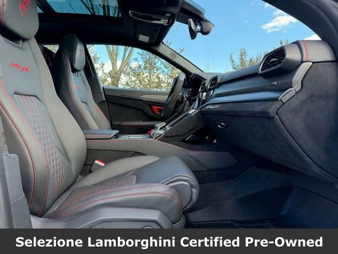 Used 2024 Lamborghini Urus Performante AWD/4WD image 48