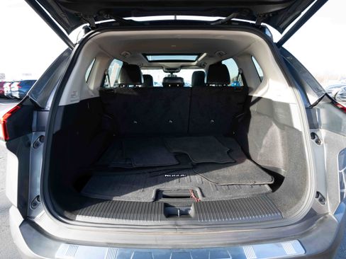 Used 2023 Nissan Rogue SV w/ SV Premium Package image 28