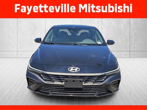 Used 2024 Hyundai Elantra SEL FWD image 2