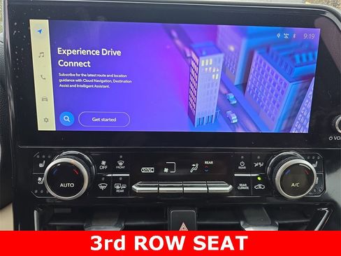 Used 2024 Toyota Highlander Limited image 23