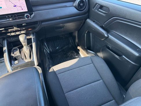 Used 2025 Chevrolet Colorado W/T RWD image 18