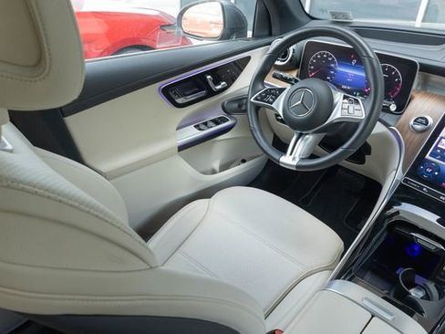 Used 2023 Mercedes-Benz GLC 300 4MATIC w/ Pinnacle Trim Package image 23