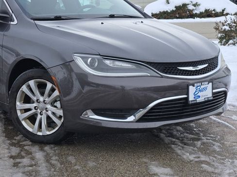 Used 2015 Chrysler 200 Limited w/ Convenience Group image 2
