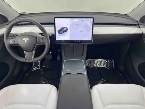 Used 2024 Tesla Model Y Long Range image 13