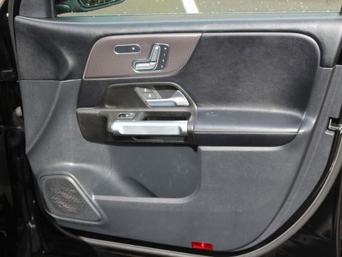 Used 2021 Mercedes-Benz GLB 250 4MATIC image 26