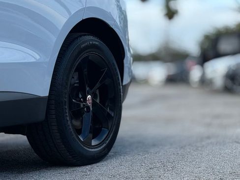 Used 2019 Jaguar F-PACE Prestige image 3