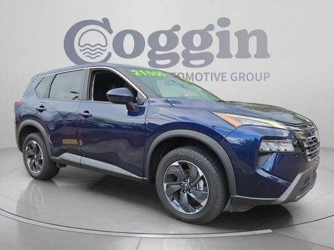 Used 2024 Nissan Rogue SV AWD/4WD image 7