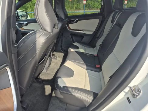 Used 2015 Volvo XC60 T6 Platinum FWD image 21