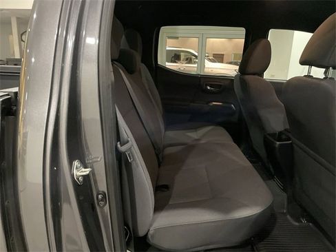 Used 2018 Toyota Tacoma TRD Sport image 15