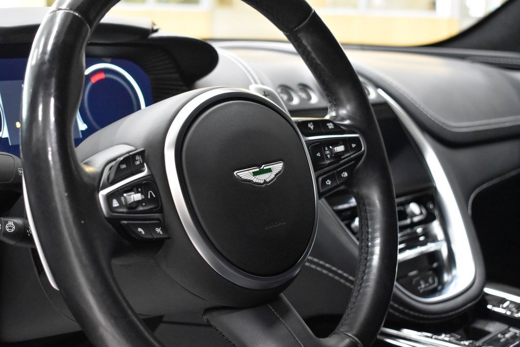 Used 2022 Aston Martin DBX AWD/4WD image 23