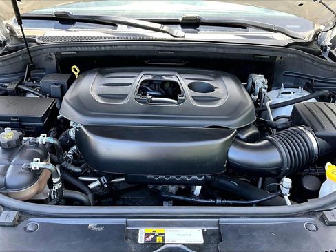 Certified 2018 Jeep Grand Cherokee Laredo RWD image 35