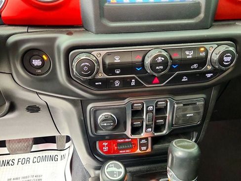 Used 2021 Jeep Gladiator Rubicon w/ Trailer Tow Package AWD/4WD image 16