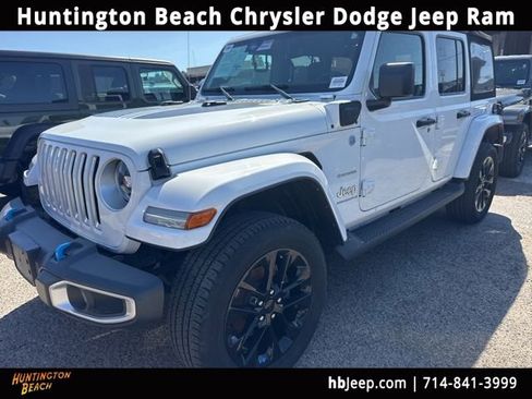 Used 2023 Jeep Wrangler Unlimited Sahara w/ Cold Weather Group AWD/4WD image 1