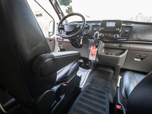 Used 2024 Ford Transit 250 148 Medium Roof Extended AWD image 33