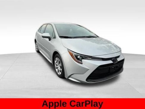 Used 2025 Toyota Corolla LE image 9