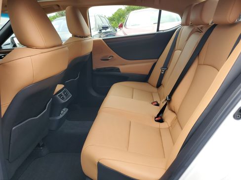 Used 2025 Lexus ES 350 w/ Premium Package image 10