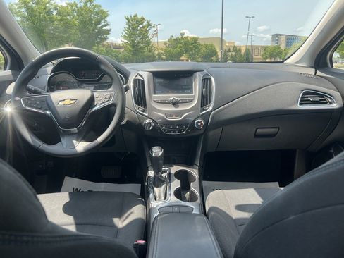 Used 2017 Chevrolet Cruze LT w/ Convenience Package FWD image 19