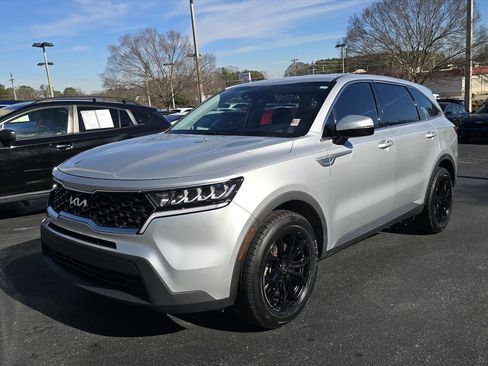 Used 2022 Kia Sorento LX image 7