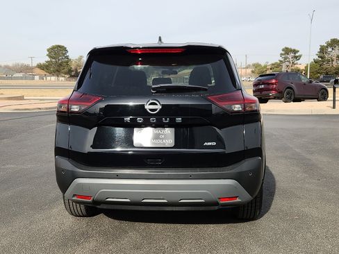 Used 2023 Nissan Rogue S image 6