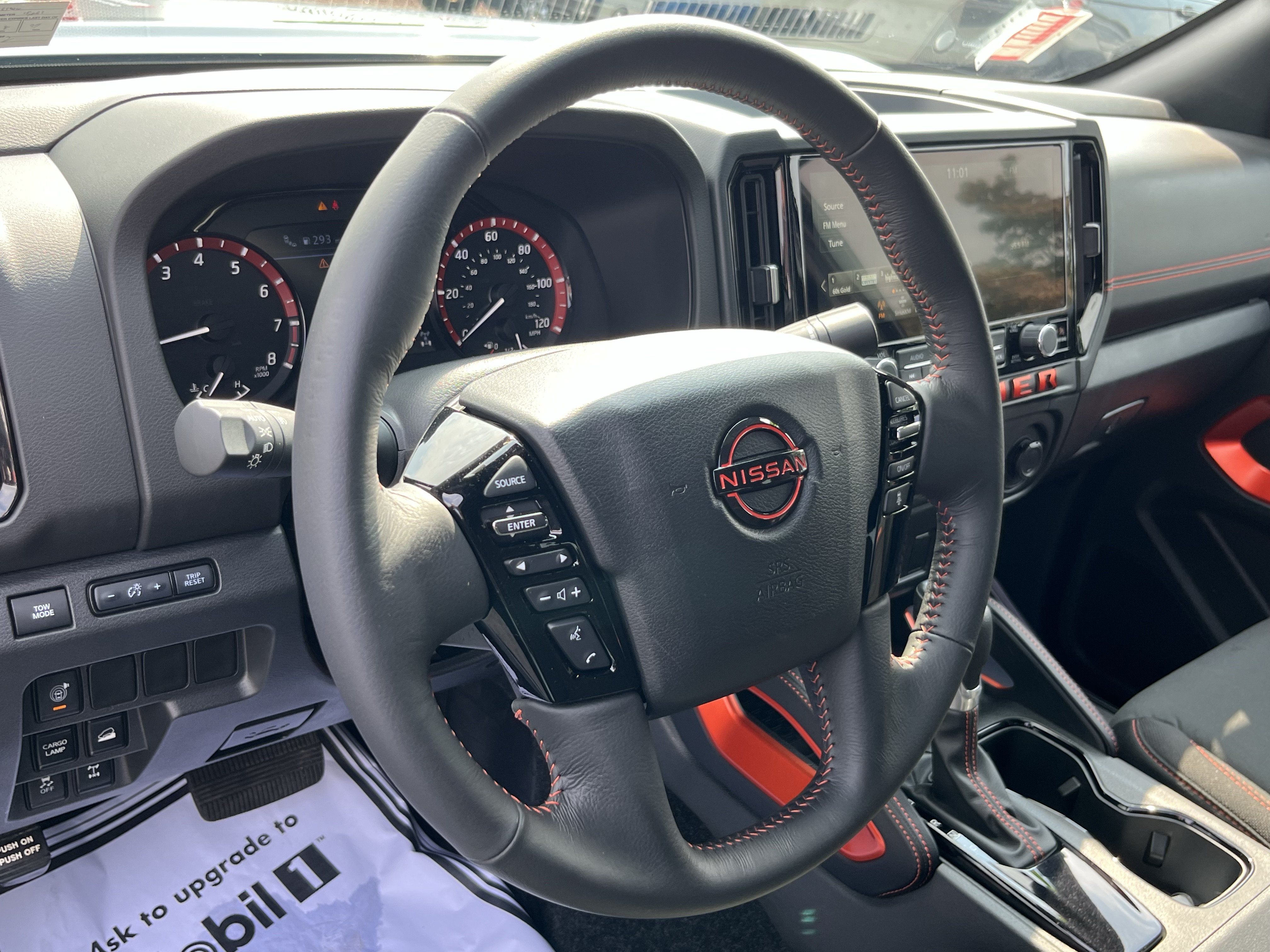 Used 2025 Nissan Frontier PRO-4X AWD/4WD image 23