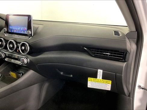 Used 2025 Nissan Sentra SV image 22