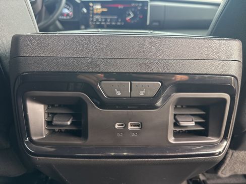 Used 2023 GMC Sierra 1500 AT4 image 16