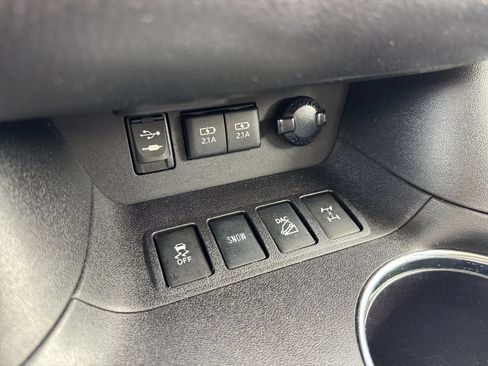 Used 2017 Toyota Highlander SE AWD/4WD image 24