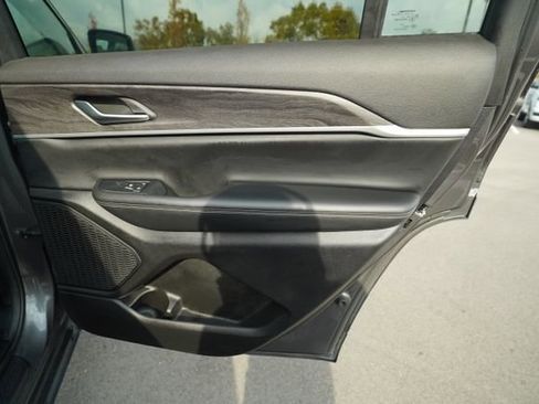 Used 2023 Jeep Grand Cherokee L Limited image 22