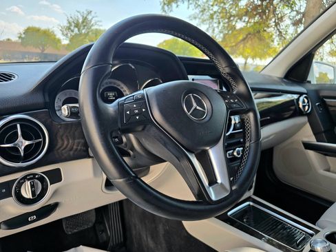 Used 2014 Mercedes-Benz GLK 350 2WD image 26