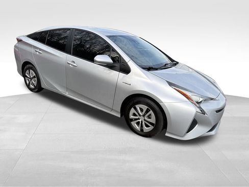 Used 2017 Toyota Prius One image 2