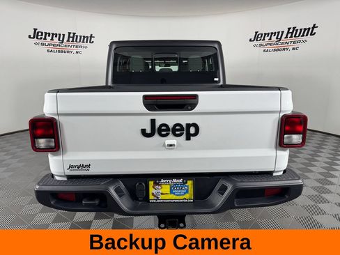 Used 2024 Jeep Gladiator Sport AWD/4WD image 8