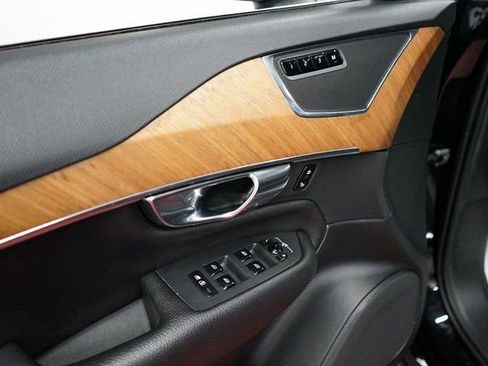 Used 2022 Volvo XC90 T6 Momentum image 23