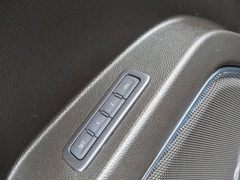 Used 2019 Chevrolet Suburban Premier AWD/4WD image 16