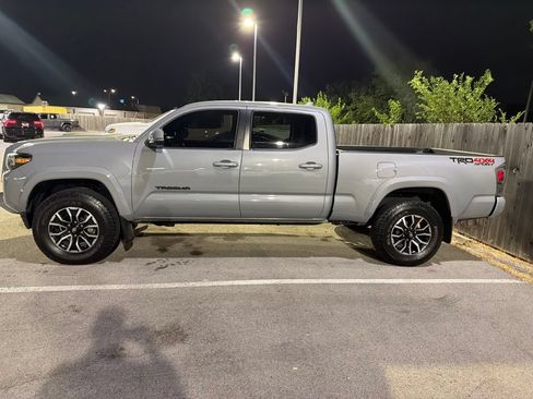 Used 2020 Toyota Tacoma TRD Sport AWD/4WD image 7