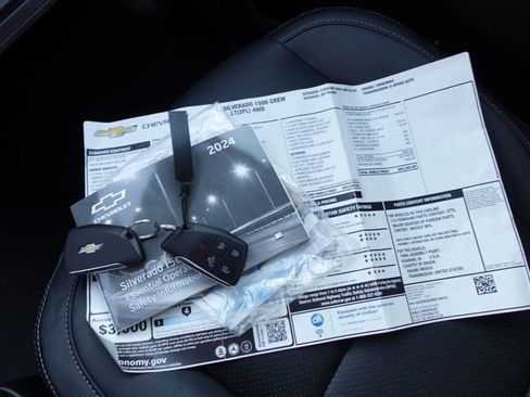 Used 2024 Chevrolet Silverado 1500 LT image 37