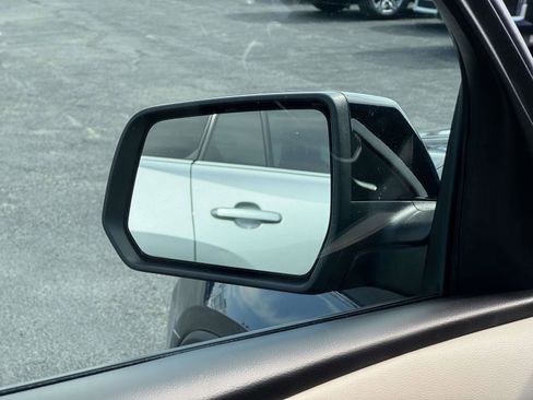 Used 2022 Chevrolet Traverse LS image 17