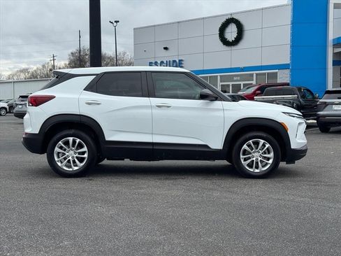 Used 2024 Chevrolet TrailBlazer LS w/ LS Convenience Package image 2