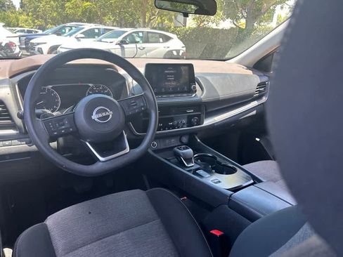 Used 2023 Nissan Rogue SV FWD image 7