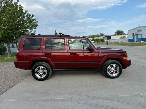 Used 2007 Jeep Commander Sport AWD/4WD image 4