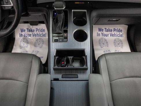 Used 2025 Toyota Sienna XLE FWD image 30