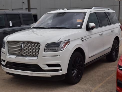 Used 2020 Lincoln Navigator Reserve w/ Equipment Group 208A Reserve RWD image 2