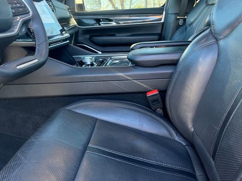 Used 2022 Jeep Wagoneer Series III w/ Flexible Seating Group image 17