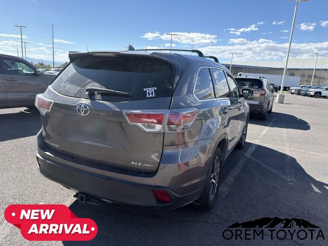 Used 2016 Toyota Highlander XLE w/ Four Season Floor Mat Package AWD/4WD image 9