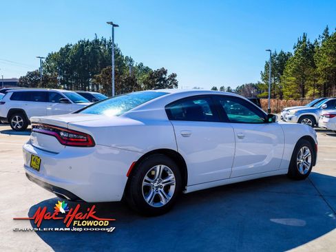 Used 2019 Dodge Charger SXT image 6